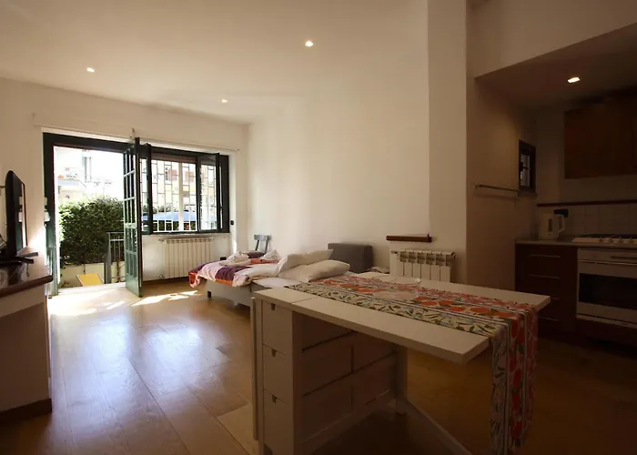 Ponte Milvio Lovely Garden Apartment